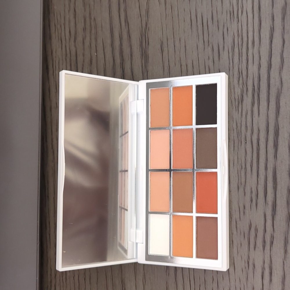 Brand new Lash Step eye shadow palette - neutrals, 16 shades